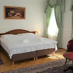 Renesance Krasna Kralovna Κάρλοβι Βάρι