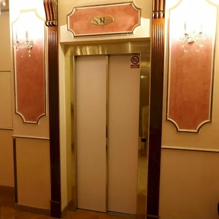 호텔 Renesance Krasna Kralovna 4*