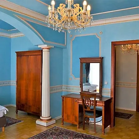 Renesance Krasna Kralovna Hotel