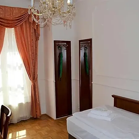 Renesance Krasna Kralovna Hotel