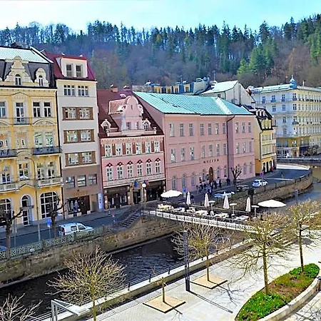 Hotel Renesance Krasna Kralovna 4*