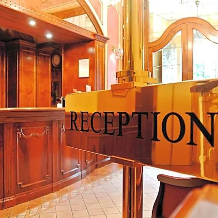 Renesance Krasna Kralovna Hotel 4*