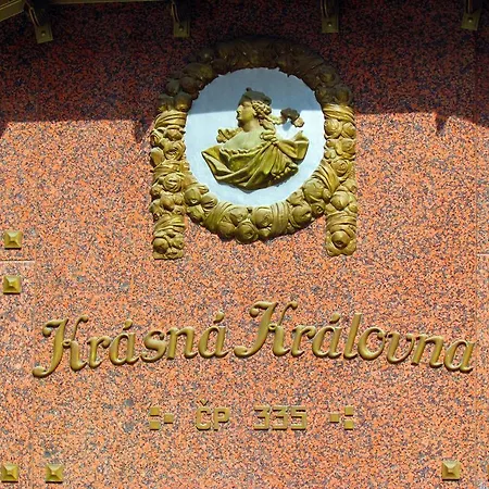 Renesance Krasna Kralovna מלון 4*