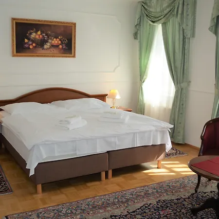 Renesance Krasna Kralovna Karlovy Vary