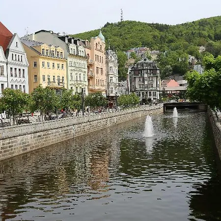 Renesance Krasna Kralovna Karlovy Vary